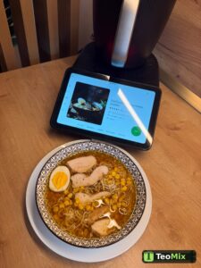 Supă japoneză cu noodles ramen